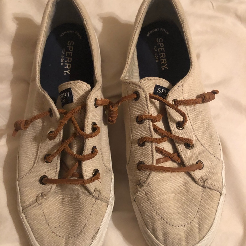 Crest Vibe Sneaker
